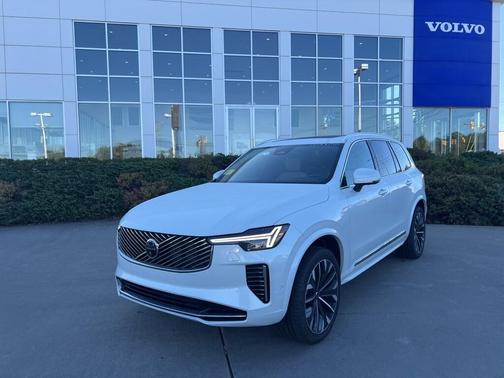 2025 Volvo XC90 B5 Plus 7-Seater