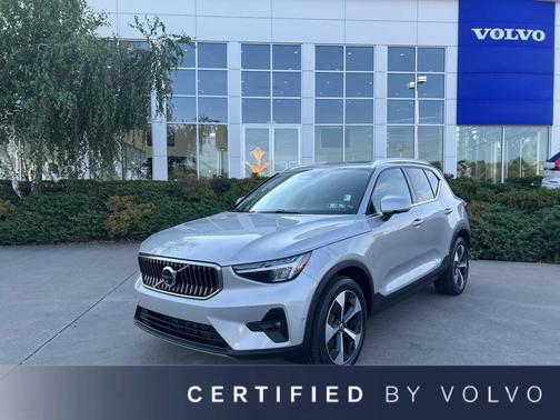 2025 Volvo XC40 B5 Plus Bright Theme