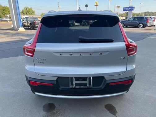 2025 Volvo XC40 B5 Plus Bright Theme
