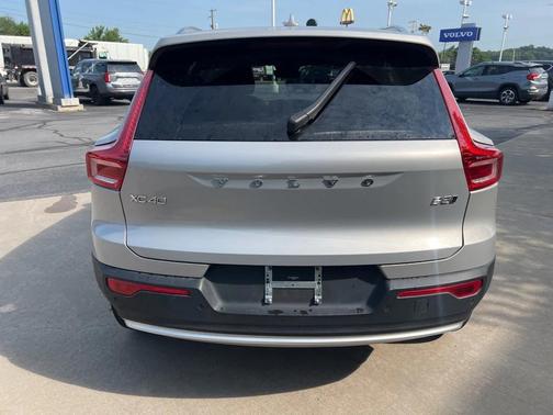 2025 Volvo XC40 B5 Plus Bright Theme