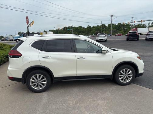 Pearl White Tricoat 2020 Nissan Rogue SV
