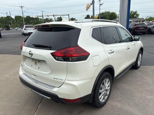 Pearl White Tricoat 2020 Nissan Rogue SV
