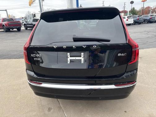 2025 Volvo XC90 B6 Plus 7-Seater