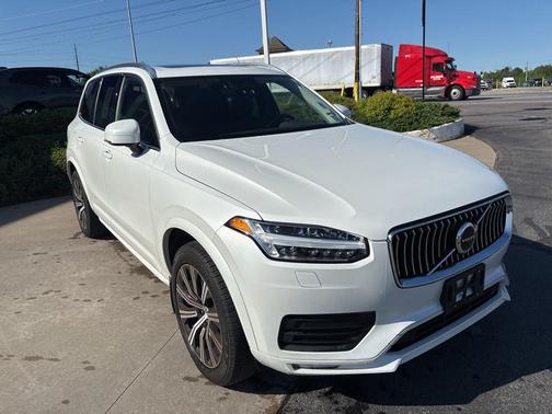 Crystal White Metallic 2023 Volvo XC90 B5 Core