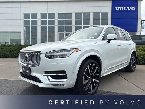 Crystal White Metallic 2023 Volvo XC90 B6 Plus 6-Seater