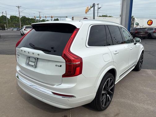 Crystal White Metallic 2023 Volvo XC90 B6 Plus 6-Seater
