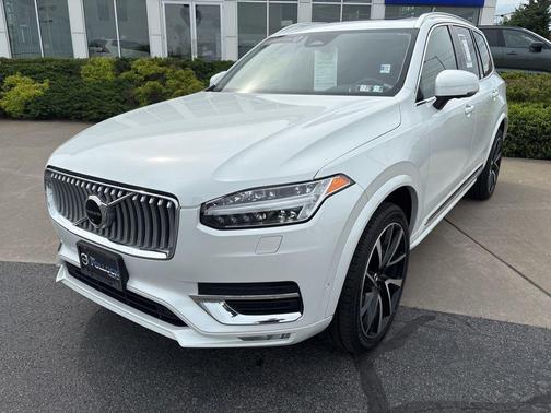 Crystal White Metallic 2023 Volvo XC90 B6 Plus 6-Seater