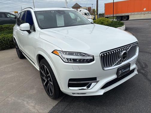 Crystal White Metallic 2023 Volvo XC90 B6 Plus 6-Seater