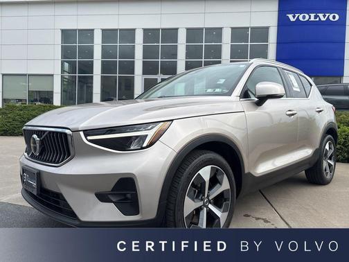 Bright Dusk Metallic 2023 Volvo XC40 B5 Plus Bright Theme