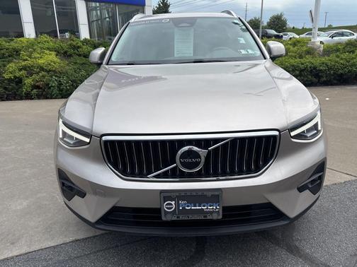 Bright Dusk Metallic 2023 Volvo XC40 B5 Plus Bright Theme