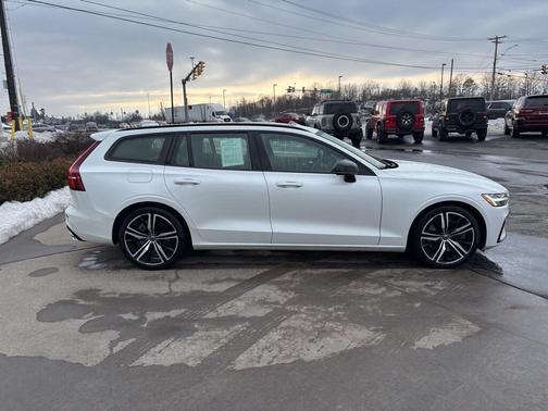 2019 Volvo V60 T5 R-Design