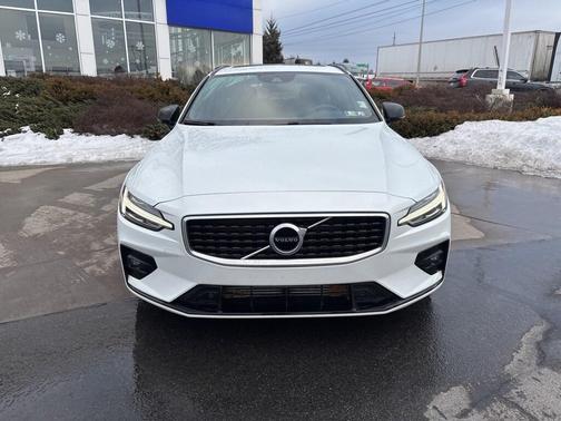 2019 Volvo V60 T5 R-Design