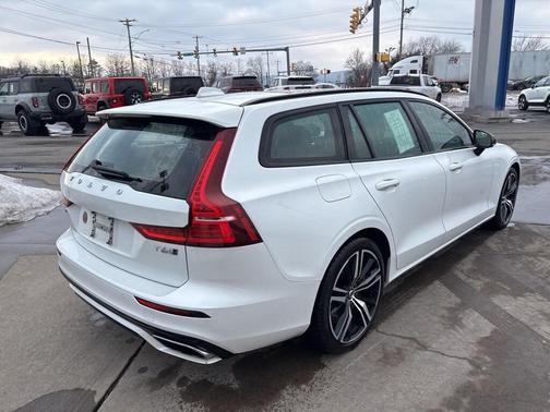 2019 Volvo V60 T5 R-Design