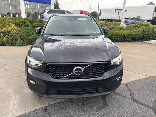 Onyx Black 2026 Volvo XC40 Plus, B5 AWD Gas (mild hybrid), Dark