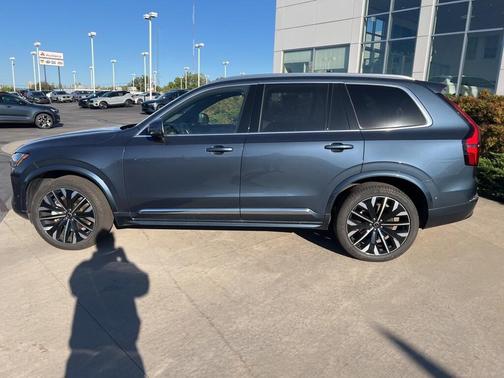 2025 Volvo XC90 B6 Plus 7-Seater