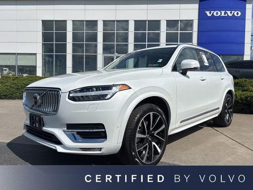 Crystal White Metallic 2023 Volvo XC90 B6 Plus 7-Seater