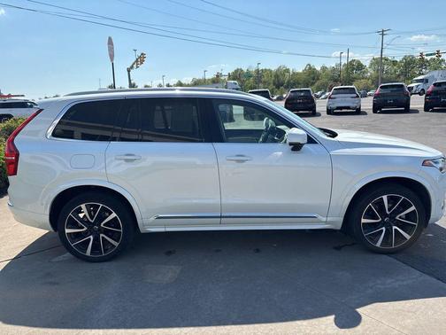 Crystal White Metallic 2023 Volvo XC90 B6 Plus 7-Seater
