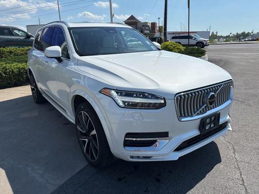 Crystal White Metallic 2023 Volvo XC90 B6 Plus 7-Seater