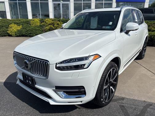 Crystal White Metallic 2023 Volvo XC90 B6 Plus 7-Seater