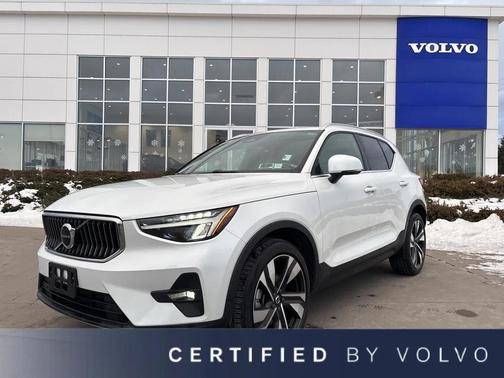 2023 Volvo XC40 B5 Plus Bright Theme
