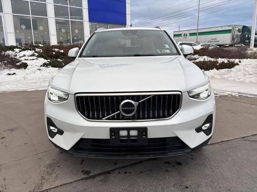 2023 Volvo XC40 B5 Plus Bright Theme