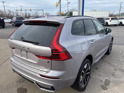 2026 Volvo XC60 B5 Plus