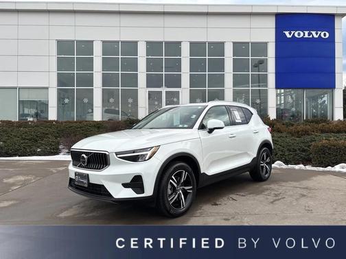 2025 Volvo XC40 B5 Core Bright Theme
