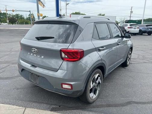 2022 Hyundai VENUE SEL