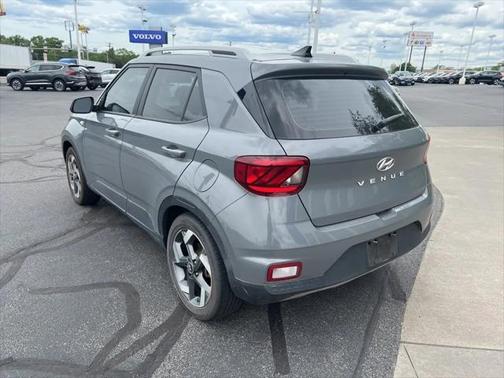 2022 Hyundai VENUE SEL