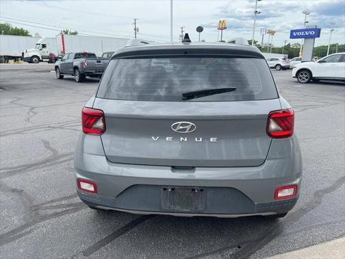 2022 Hyundai VENUE SEL