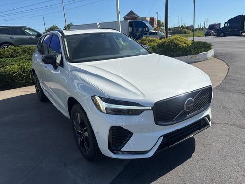 Crystal White Metallic 2026 Volvo XC60 B5 Plus