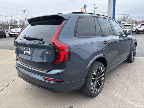 2026 Volvo XC90 Ultra Dark Theme, B6 AWD Gas (mild hybrid), Gasoline, 7 Seats