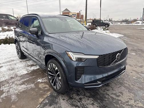 2026 Volvo XC90 B6 Ultra Dark Theme 7-Seater