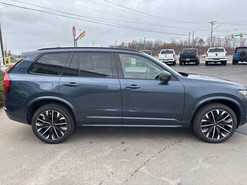 2026 Volvo XC90 Ultra Dark Theme, B6 AWD Gas (mild hybrid), Gasoline, 7 Seats
