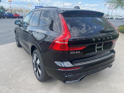 2025 Volvo XC60 Plug-In Hybrid T8 Plus