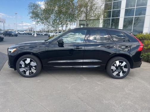 2025 Volvo XC60 Plug-In Hybrid T8 Plus