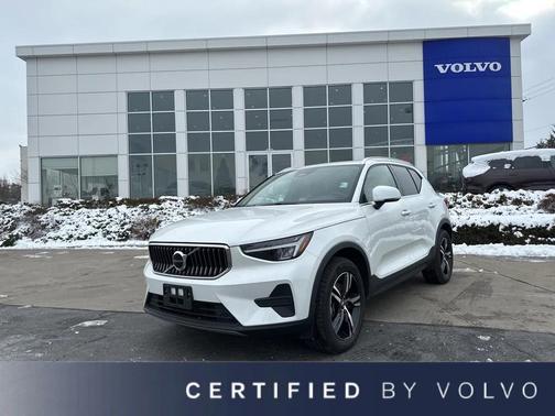 2025 Volvo XC40 B5 Core Bright Theme