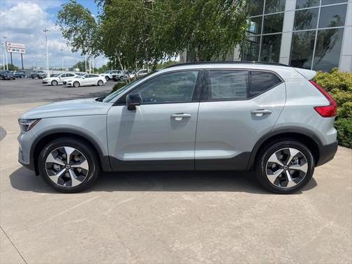 2026 Volvo XC40 B5 Plus