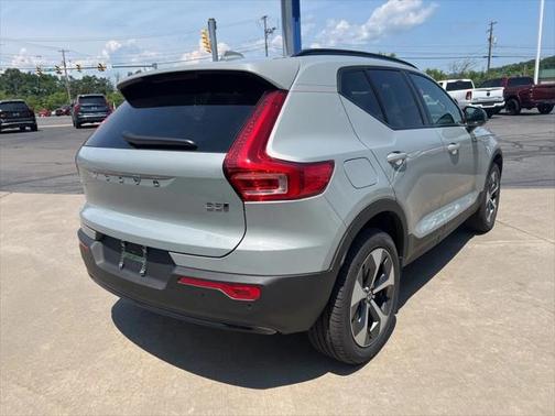 2026 Volvo XC40 B5 Plus