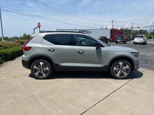 2026 Volvo XC40 B5 Plus