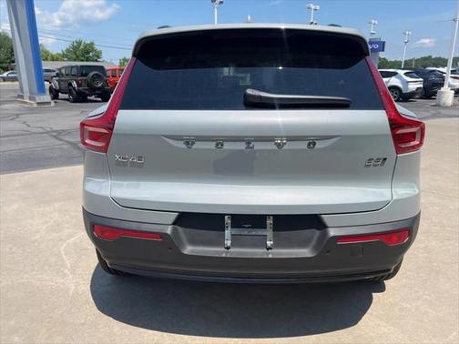 2026 Volvo XC40 B5 Plus