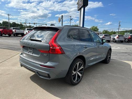 Thunder Grey Metallic 2023 Volvo XC60 B5 Ultimate Dark Theme