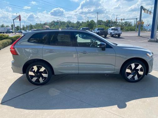 2025 Volvo XC60 Plug-In Hybrid Plus