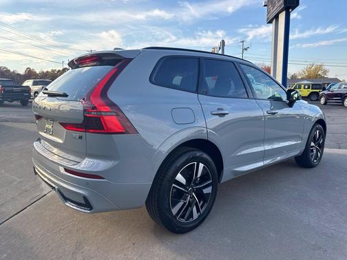 Vapour Grey 2027 Volvo XC60 Core