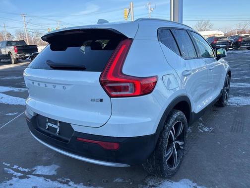 2023 Volvo XC40 B5 Core