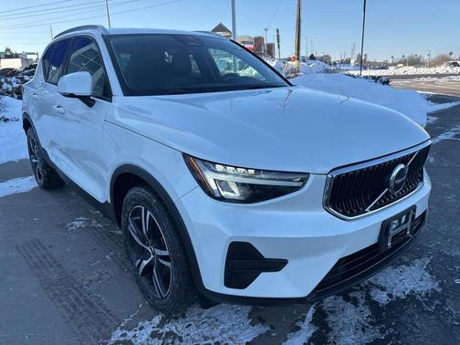 2023 Volvo XC40 B5 Core