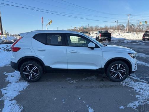 2023 Volvo XC40 B5 Core