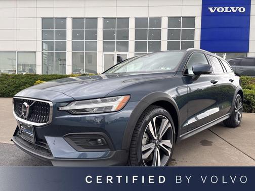 Denim Blue Metallic 2025 Volvo V60 Cross Country Plus, B5 AWD Gas (mild hybrid)
