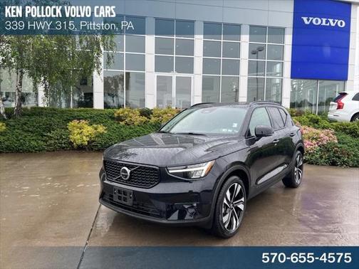 2023 Volvo XC40 B5 Plus Dark Theme