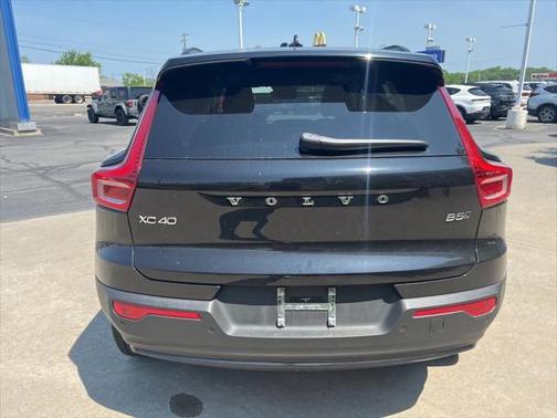2023 Volvo XC40 B5 Plus Dark Theme